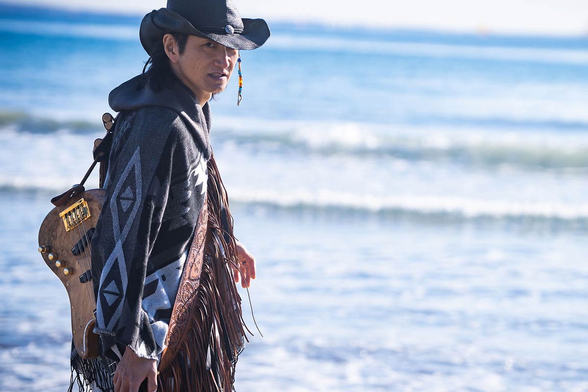 徳永暁人 ８弦ベース弾き語りツアー【With your claps】 260605web img2